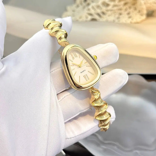 Elegant Snake-Shape Ladies Quartz Watch Inspirational Watches