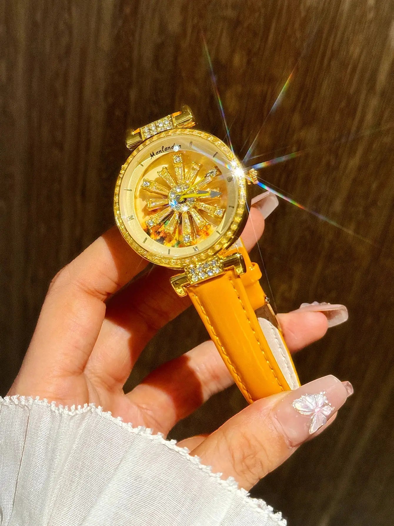 1 Piece of Bright Eye-Catching Fashionable Luxury Women&