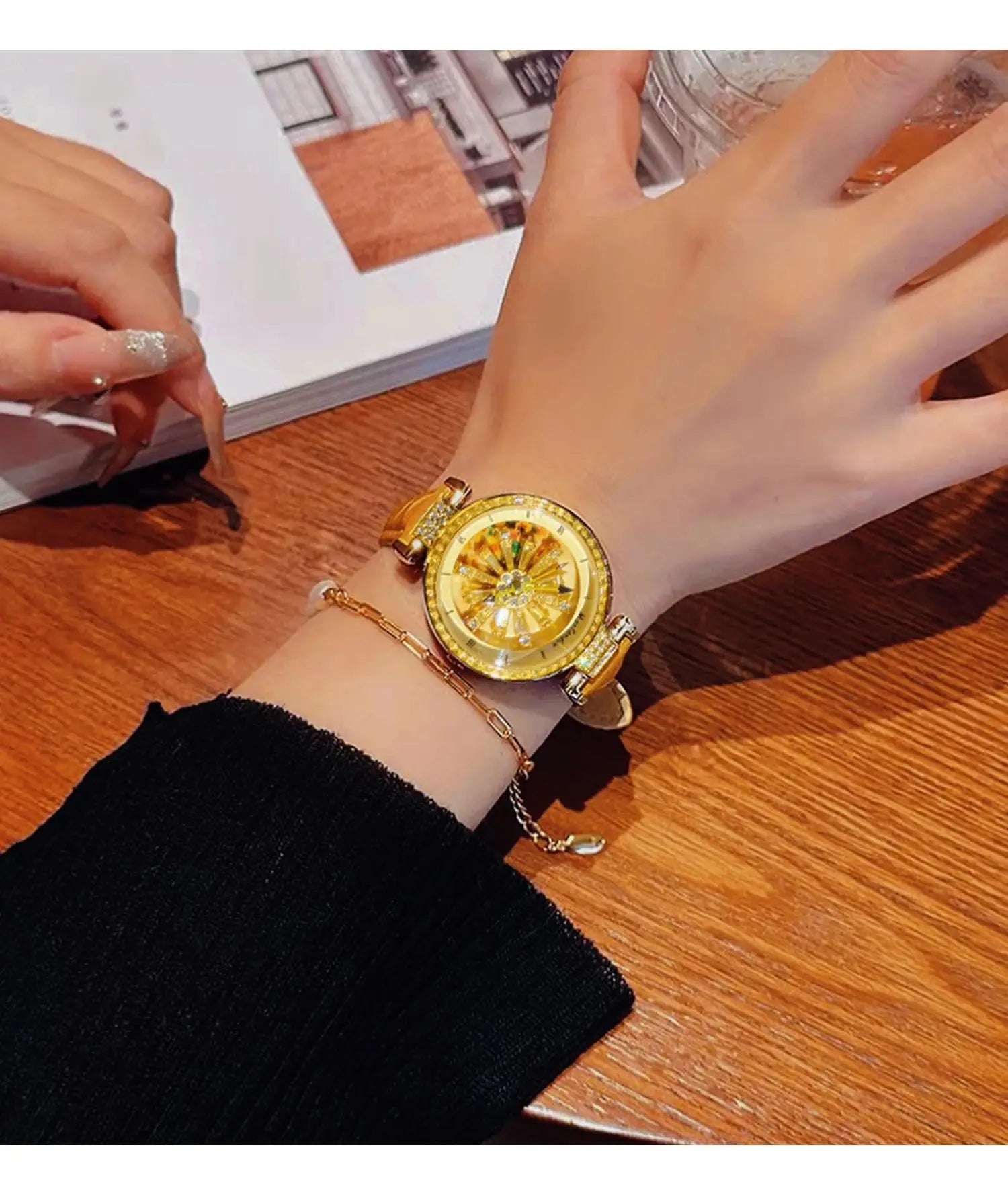 1 Piece of Bright Eye-Catching Fashionable Luxury Women&