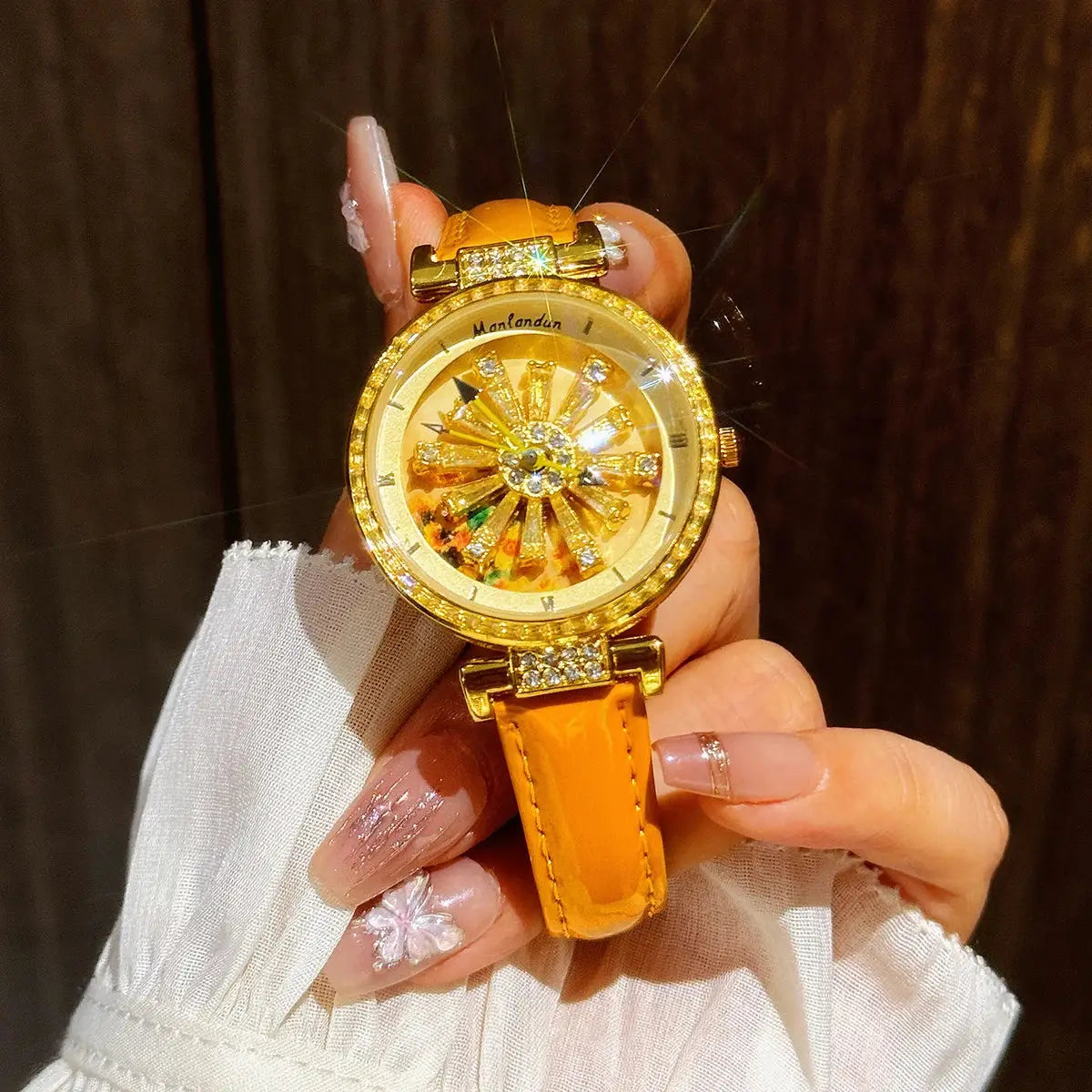 1 Piece of Bright Eye-Catching Fashionable Luxury Women&