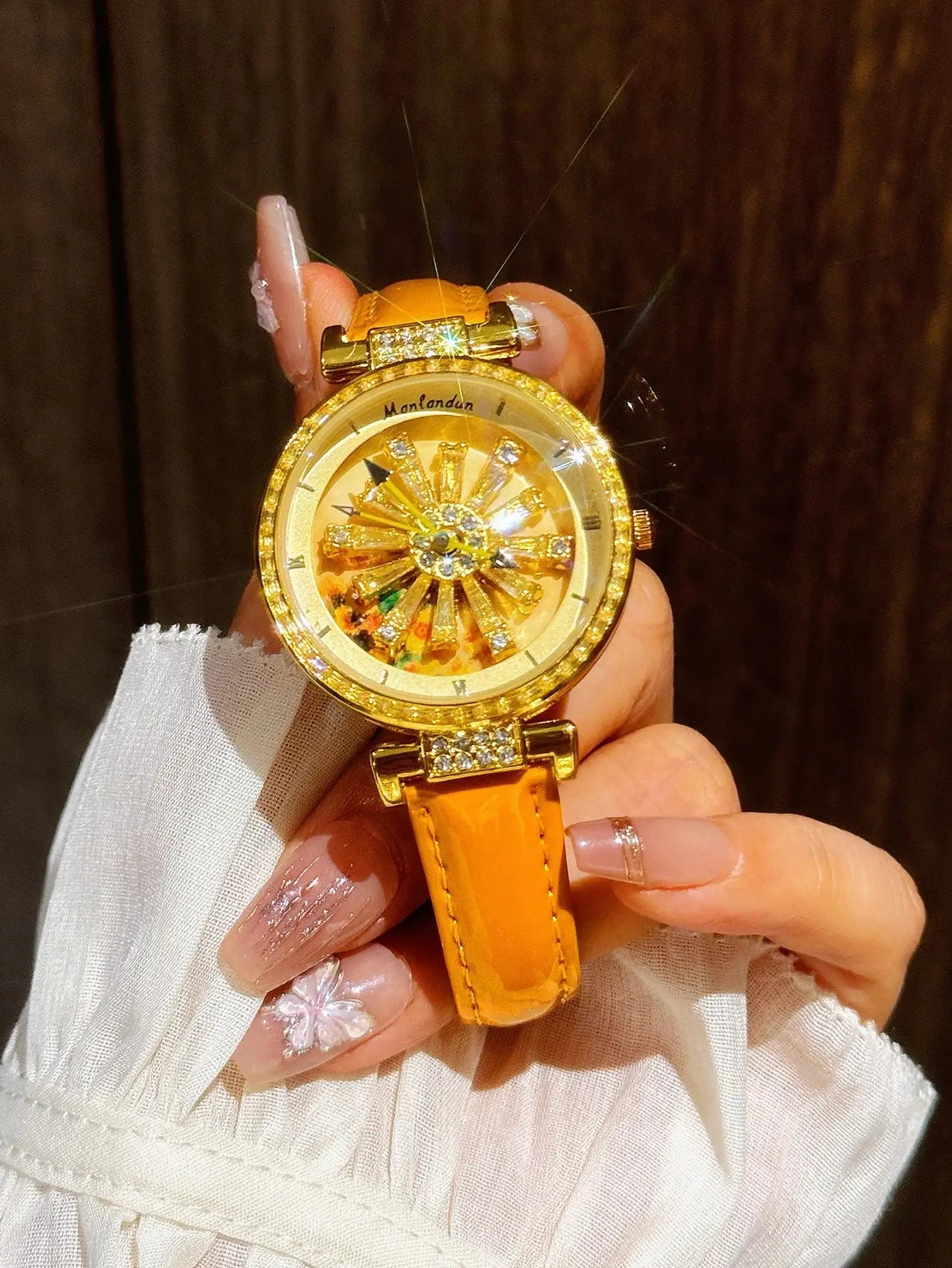 1 Piece of Bright Eye-Catching Fashionable Luxury Women&