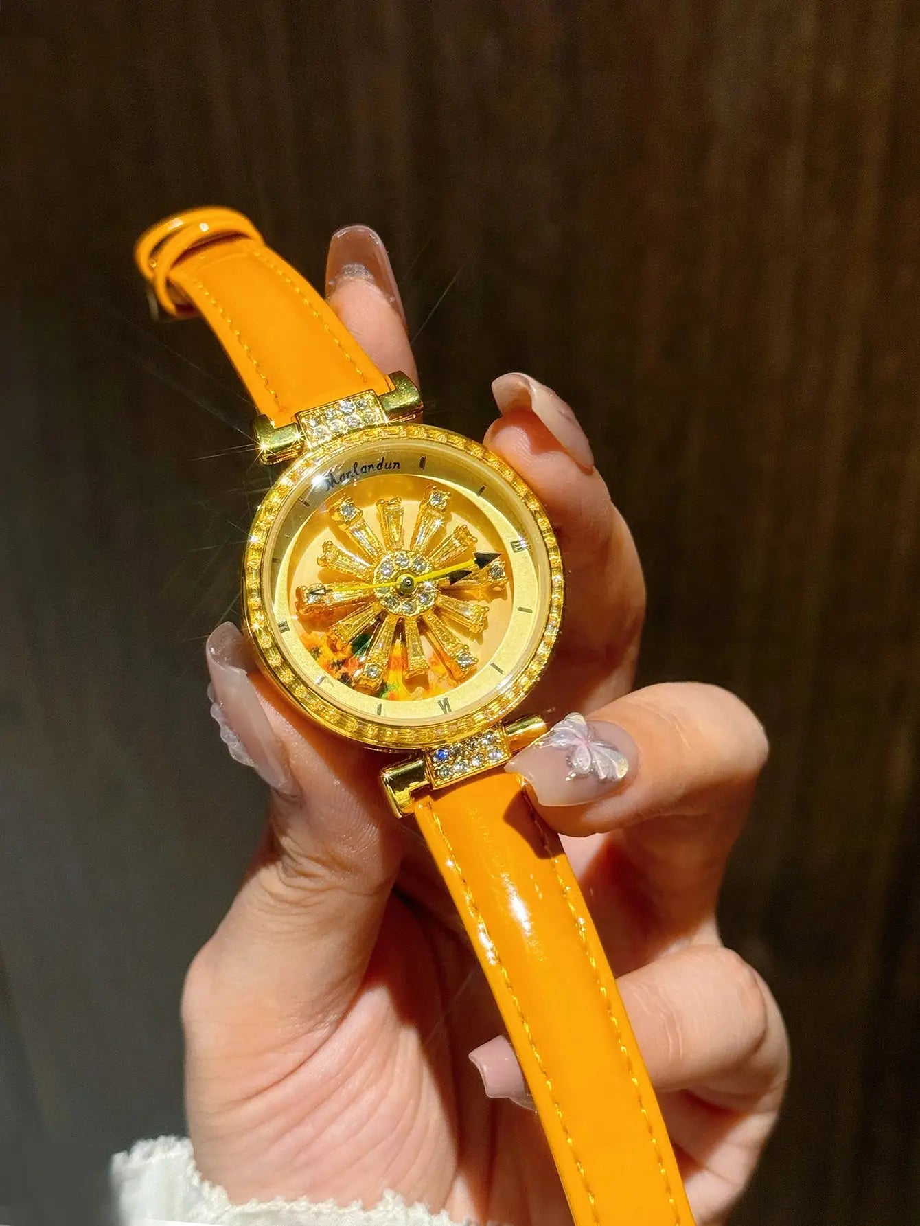 1 Piece of Bright Eye-Catching Fashionable Luxury Women&