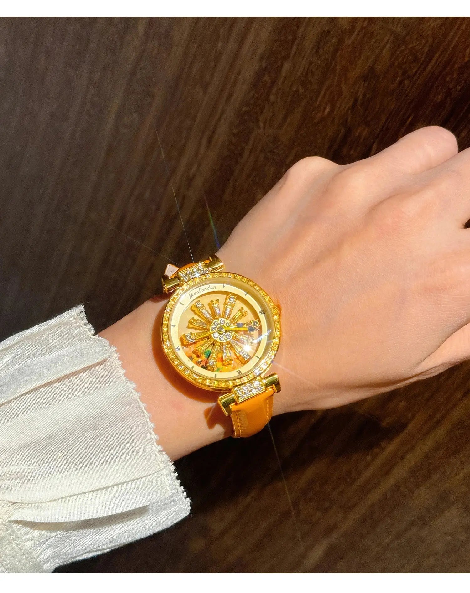 1 Piece of Bright Eye-Catching Fashionable Luxury Women&